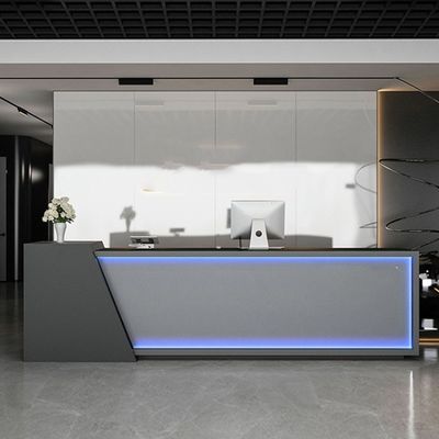会社向けに 優雅で実用的な レセプション デスク スタイル的なシンプルさ