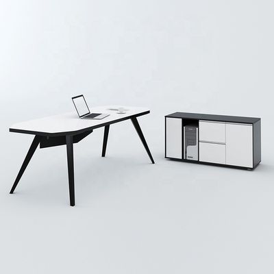現代的な単人オフィス デスクと椅子 管理者の作業スペースのためのスタイリッシュな家具