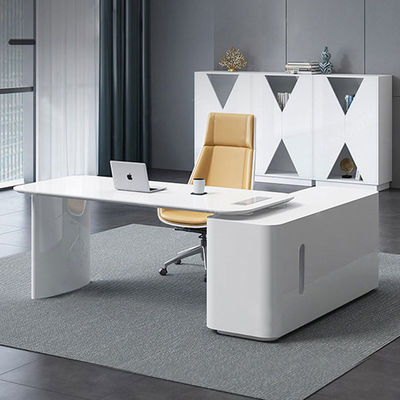 設計 MDF 焼物 漆器 材料 CEO オフィスとチェアのためのL形のエグゼクティブデスク