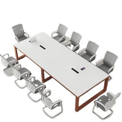 オフィスでの複数交渉のためのシンプルな長いテーブル